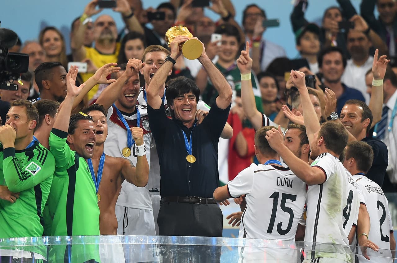 Su mayor logro, claramente, fue ganar la Copa del Mundo de Brasil 2014 en la que los alemanes no solo mostraron una cara distinta en la forma de juego –posesión, transiciones, efectividad– sino que pasearon a los locales con un histórico 7-1.