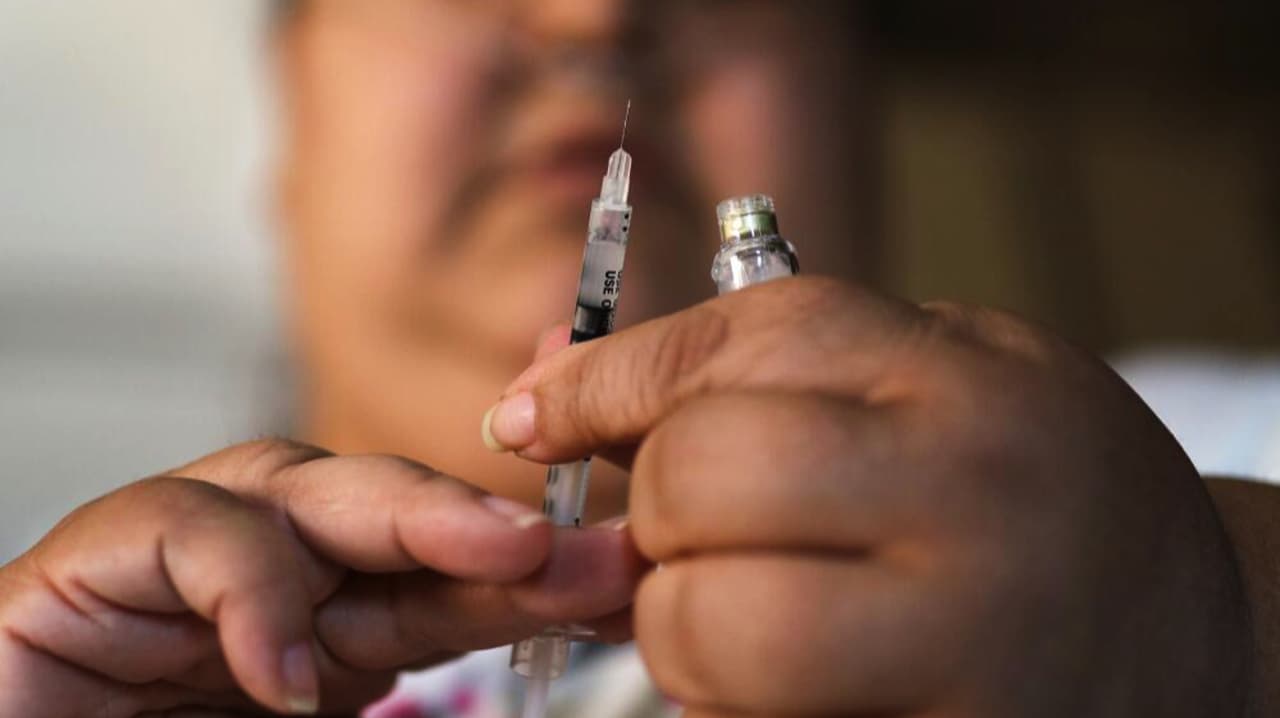 Altos costos de medicamentos llevan a pacientes con diabetes a reducir dosis en EEUU