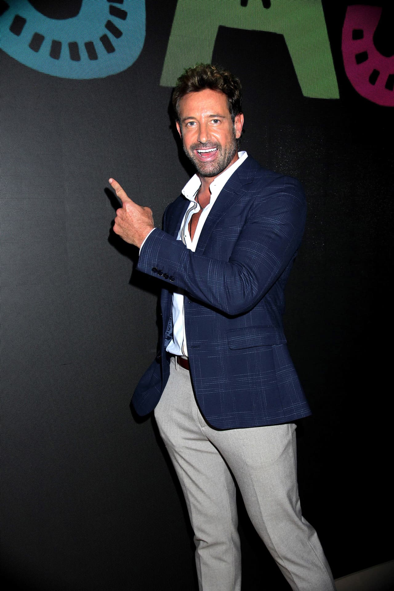 Gabriel confesó que si algún día se vuelve a convertir en padre le gustaría 
<b><a href="https://www.univision.com/famosos/gabriel-soto-publica-las-primeras-fotos-de-sus-hijas-con-irina-baeva-para-desmentir-denuncia-de-geraldine-bazan-fotos">tener otra niña</a></b>, pues siente una conexión especial con ellas.
<br>