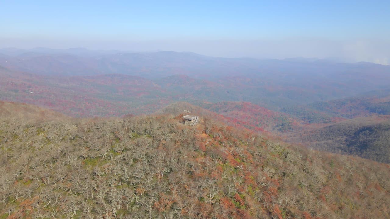 Desde este punto se puede obtener una vista de 360 grados de la región, una de las más impresionantes al norte de Georgia.