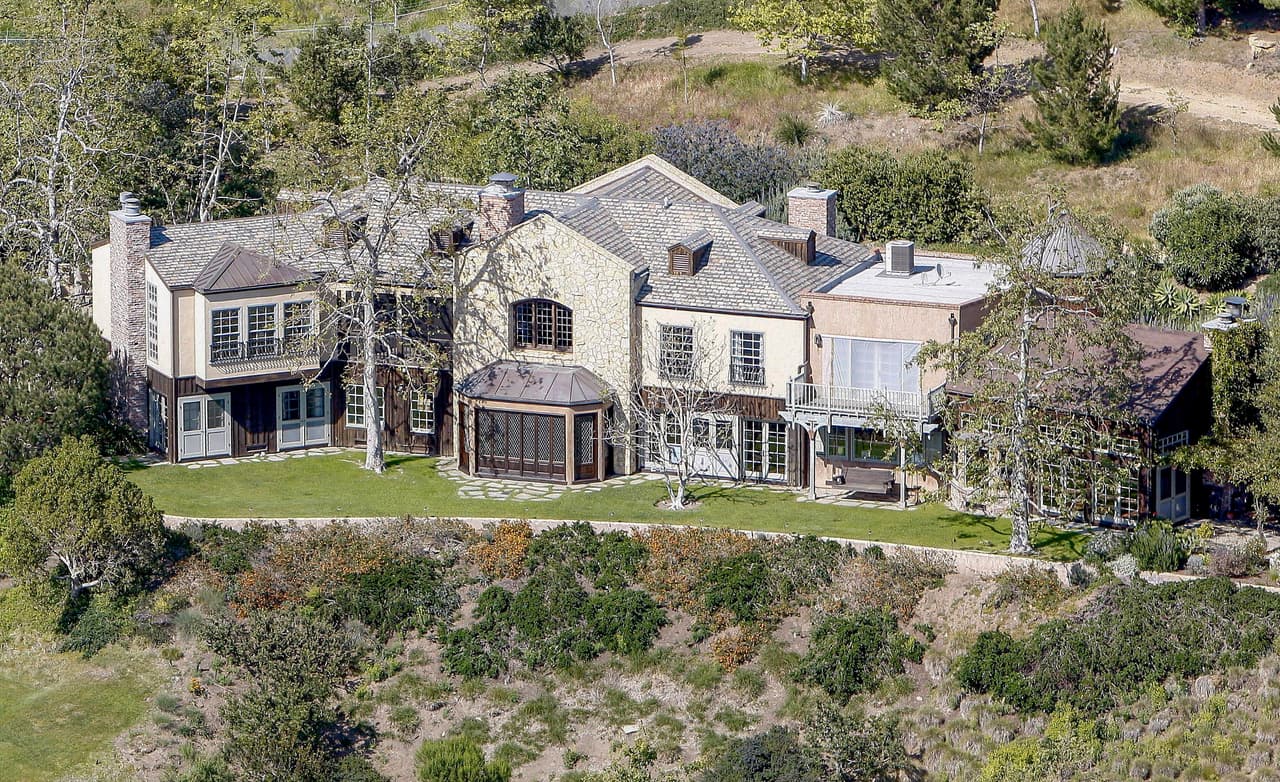 En un principio, Mel Gibson pedía 17.5 millones por ella, pero luego redujo el precio a 14.5 millones de dólares.