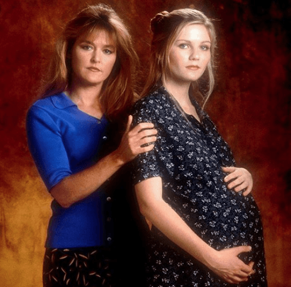 La actriz de Hollywood Kristen Dunst se convirtió en mamá en mayo de 2018, anuncio la revista Peopple Magazine. De acuerdo a una fuente citada por el portal People, Kirsten y su prometido Jesse Plemons se convirtieron en padres de “un sano niño”, y aunque sus representantes no confirmaron la noticia, el informante aseguró que “todos están muy bien”.
<br>