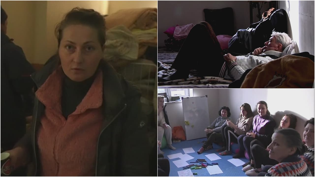 La parroquia de San Juan Pablo II, ubicada a las afueras de Leópolis, ha acogido a miles de personas desde que comenzó la invasión de Rusia a Ucrania. Gregorio Draus, párroco de la iglesia, cuenta que él vivía en Kiev, muy cerca de la torre de televisión que fue destruida, pero cuando ocurrió el ataque salió huyendo como muchos de sus compatriotas. "No se enfrenta un ejército contra otro, es una lucha de un ejército contra civiles", dice el sacerdote. 
<b><a href="https://www.univision.com/noticias" target="_blank">Más noticias aquí</a></b>.