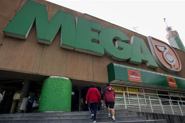 COMERCI. A mediados de 2010, la cadena de tiendas Comercial Mexicana solicitó entrar en concurso mercantil, “para instrumentar la reestructuración financiera acordada con la mayoría de las instituciones financieras y otros acreedores involucrados en el proceso”, citó "El Universal".