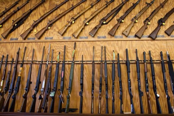 México confirma que la mayoría de armas decomisadas al crimen son fabricadas en EEUU