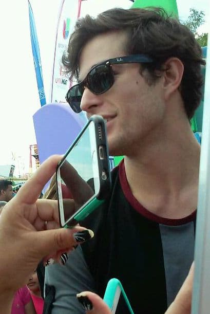 Comprobamos que tiene mucho pegue.