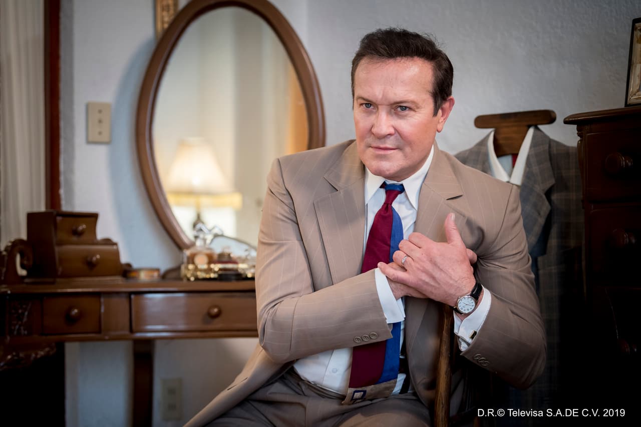 “Yo daré vida a Luis Pinal, cuando de alguna manera adopta a Silvia y le abre el camino, enseñándola a ser aguerrida y le brinda el espacio de verdad como mujer y como hija”, dijo Arturo Peniche a varios medios de comunicación.