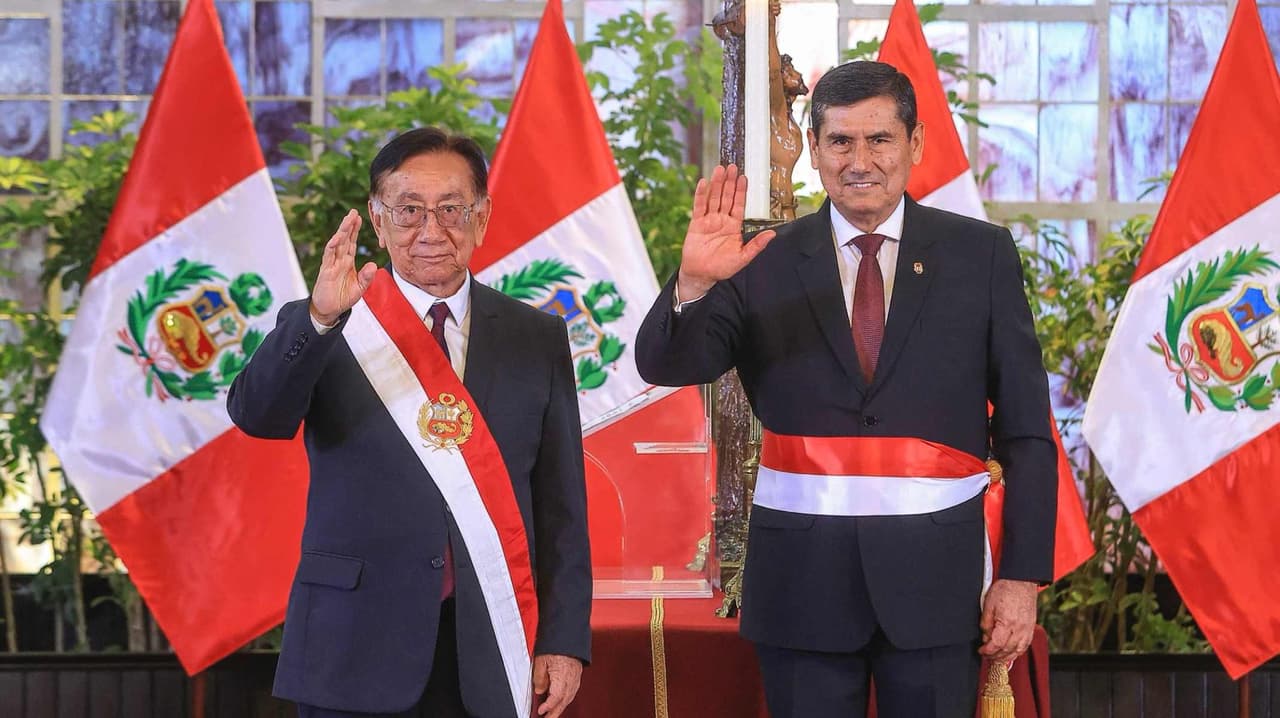 Perú designa al militar retirado Luis Arroyo como nuevo primer ministro tras renuncia de antecesora