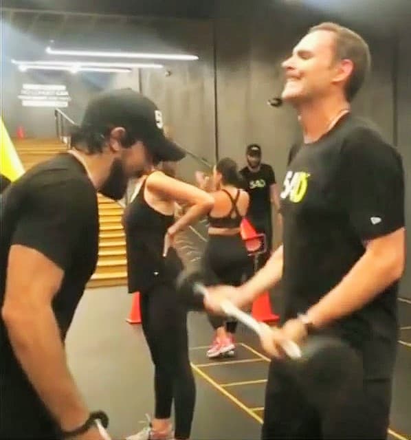 Alan Tacher lleva meses motivado y entrenando junto a su amada Cristy. El pasado mes de julio tuvieron unas vacaciones familiares, pero eso no impidió que siguieran en movimiento.