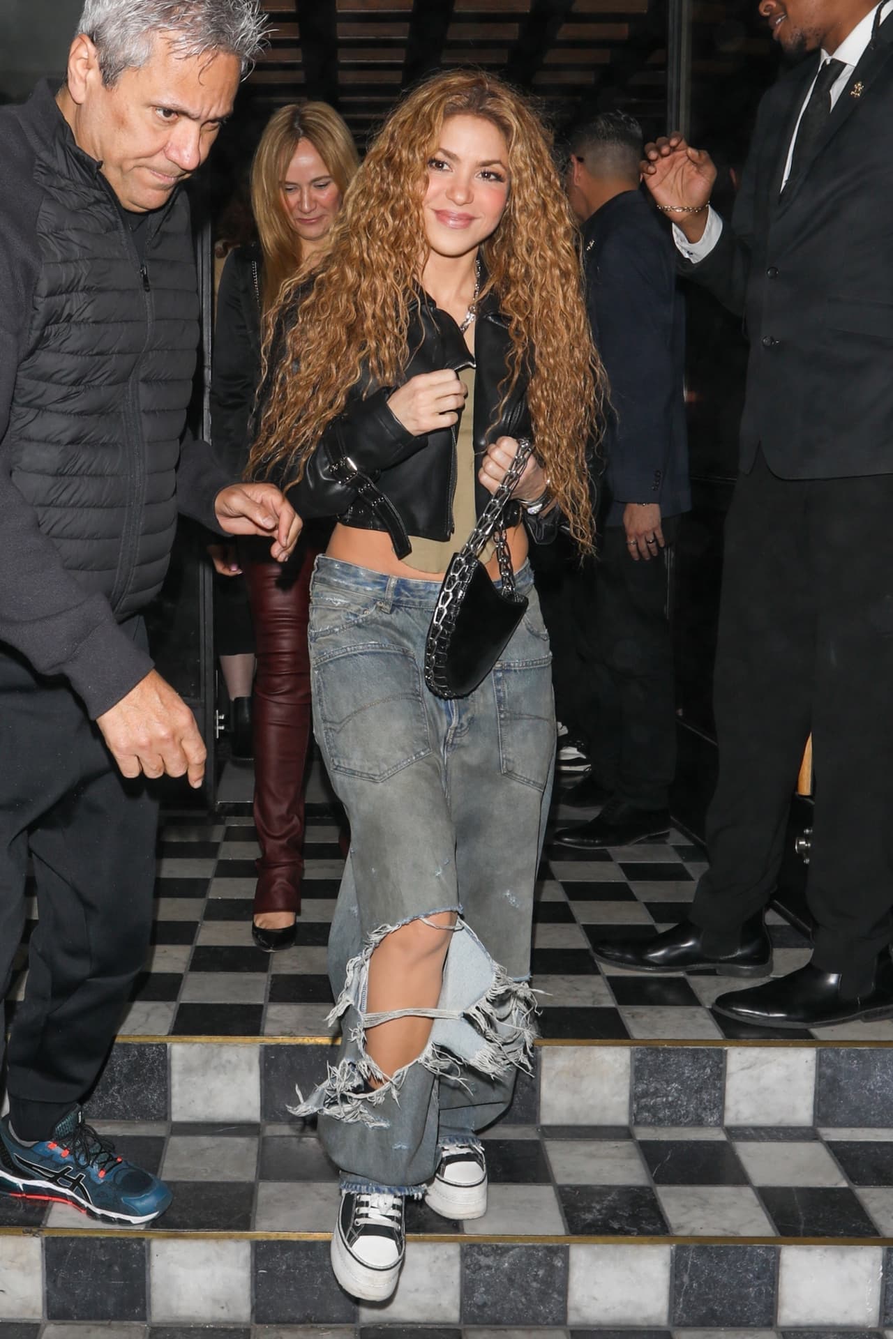 Shakira asistió a una fiesta posterior a los Premios GRAMMY 2025 con su hermano, Tonino.