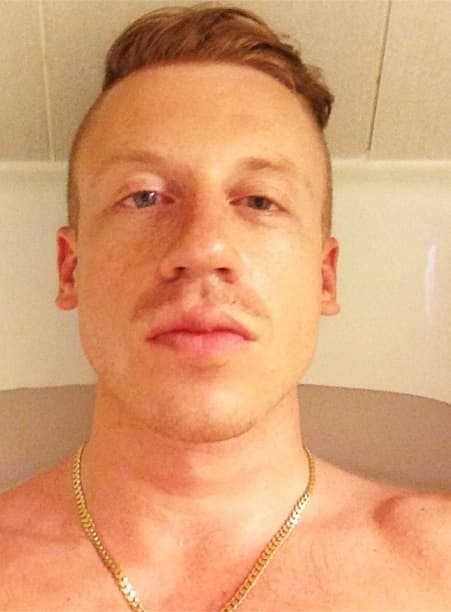 Aunque tiene a su buen número de seguidoras, Macklemore nunca se ha caracterizado por ser un galán.