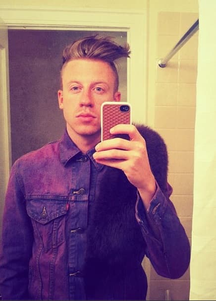 Aún así, el músico se empeña por lucir radiante y complacer con estas imágenes a todos sus fans en redes sociales.