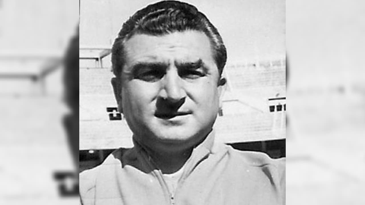 En el terreno de juego fue capitán de los merengues en las dos primeras ediciones de la justa continental. Con Muñoz al banquillo, Real Madrid conquistó su quinto título continental consecutivo.