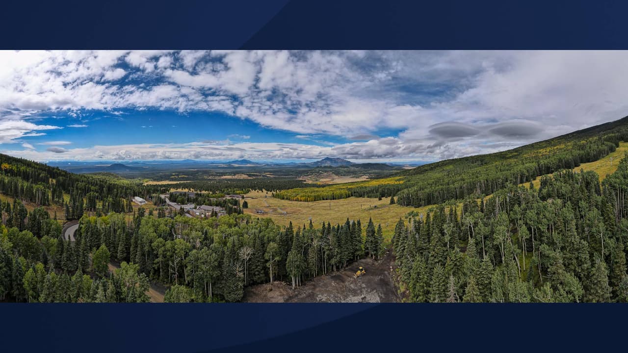 Este sitio al norte de Arizona promete una vista panorámica del otoño con impresionantes tonos de naranja y amarillo.
<br>
