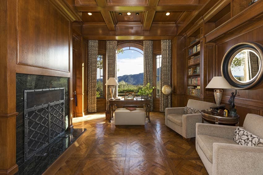 Wow! Es realmente hermosa y cuenta con muchos terminados de madera.