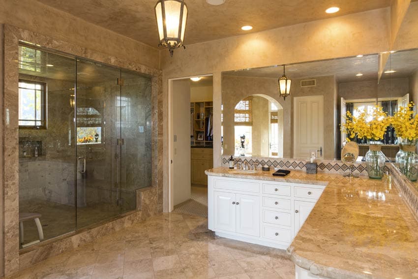 Una buena manera de relajarse será en este baño, en el que a cualquiera le gustaría pasar un buen rato.