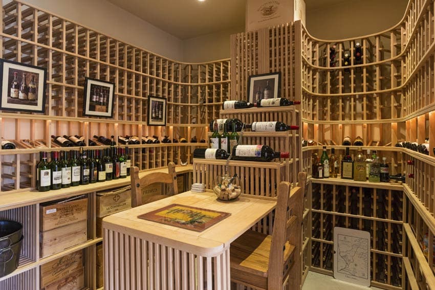 ¿Un vinito? Como era de esperarse la Princesa del Pop no escatimó en tamaño para su cava personal.