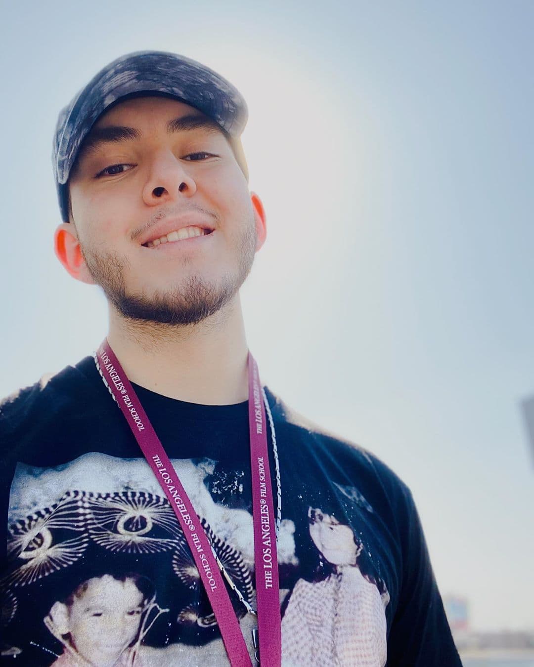 Desde niño conoció la música de la cantante: "Nunca olvidaré haber visto la película de 'Selena' con mi madre en una habitación de hotel en la Ciudad de México, cuando tenía 10 años y me interesó saber quién era".