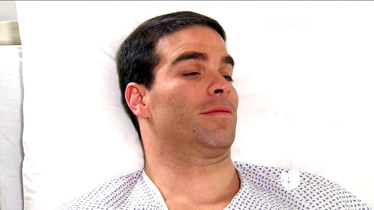 En Pasión y Poder, después de estar seis meses en coma, Erick logró despertar y se sorprendió al ver a Consuelo y a su hijo.