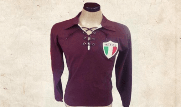 <b>Uruguay 1930</b>
<br>Fue el primer Mundial organizado y 
<b>México</b> lo jugó con una camiseta vinotinto, que sin embargo, no le trajo mucha suerte. Tres derrotas en igual número de partidos, 4-1 contra Francia, 3-0 contra Chile y 6-3 contra Argentina. 
<br>