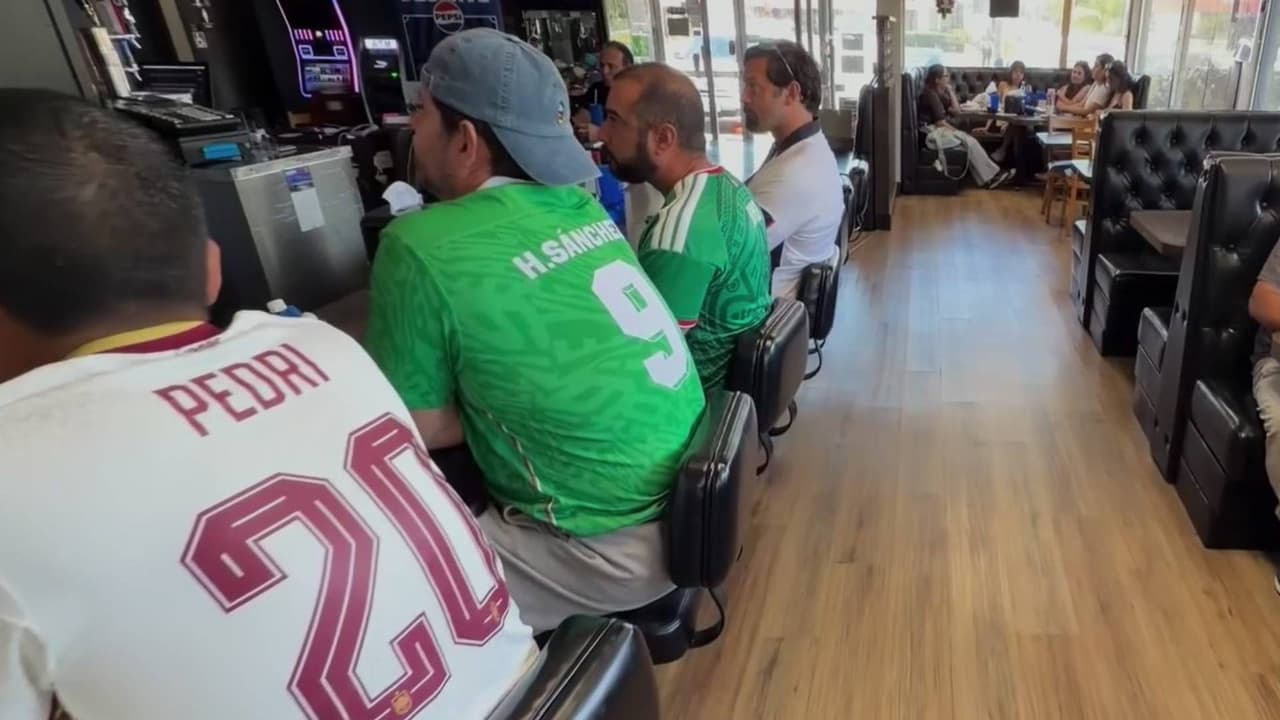 La cercanía de restaurantes a estadios del mundial de futbol ofrecen esperanza económica en Los Ángeles