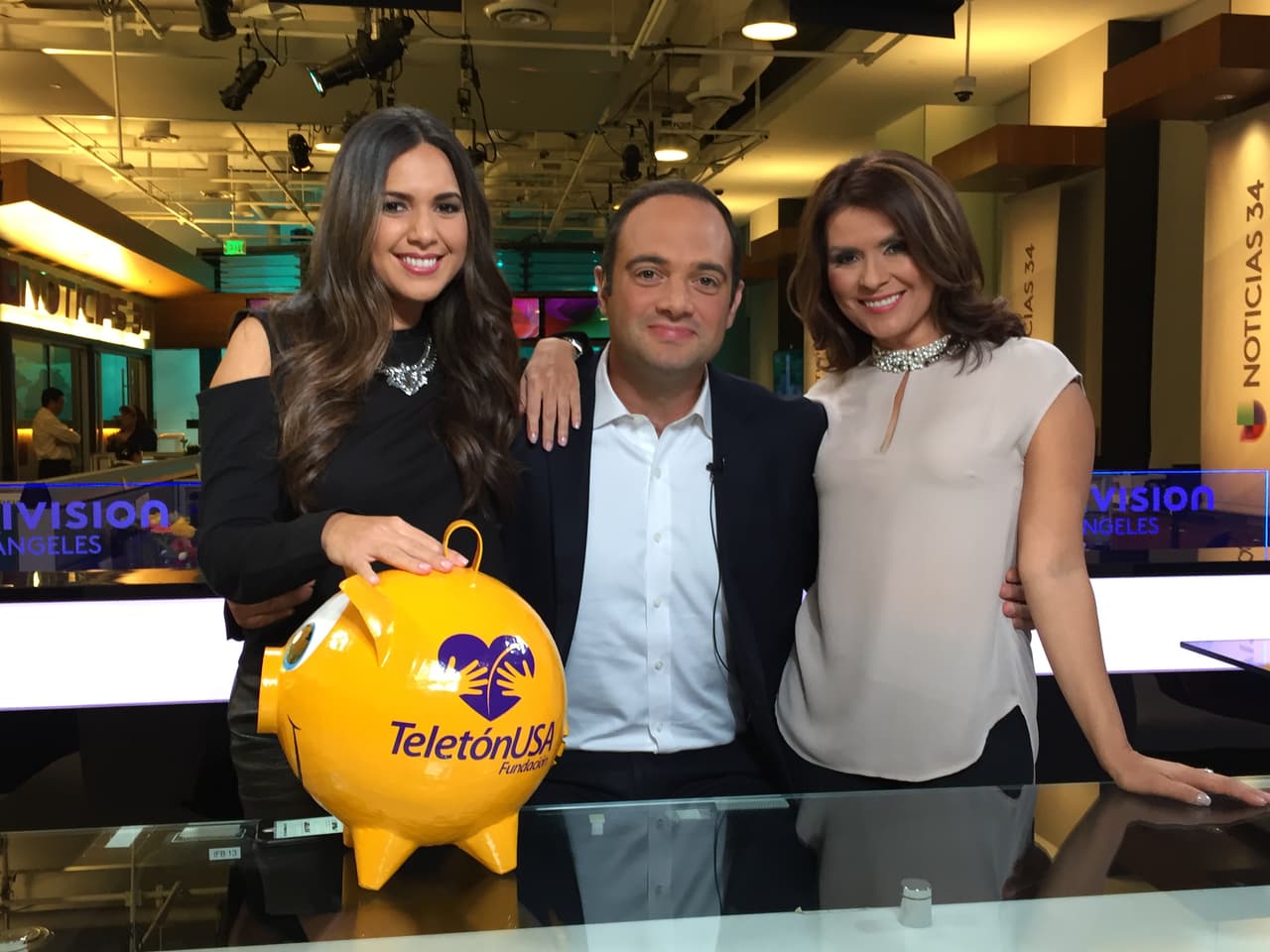 Desde Los Ángeles, les enviamos todo nuestro apoyo y amor a los niños del Teletón. ¡No olviden su donación!