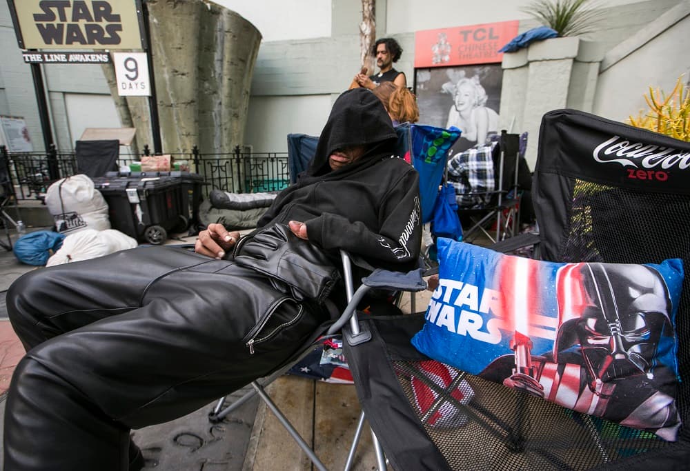 "Star Wars" toma Hollywood esta noche con fans, famosos y cortes de tráfico