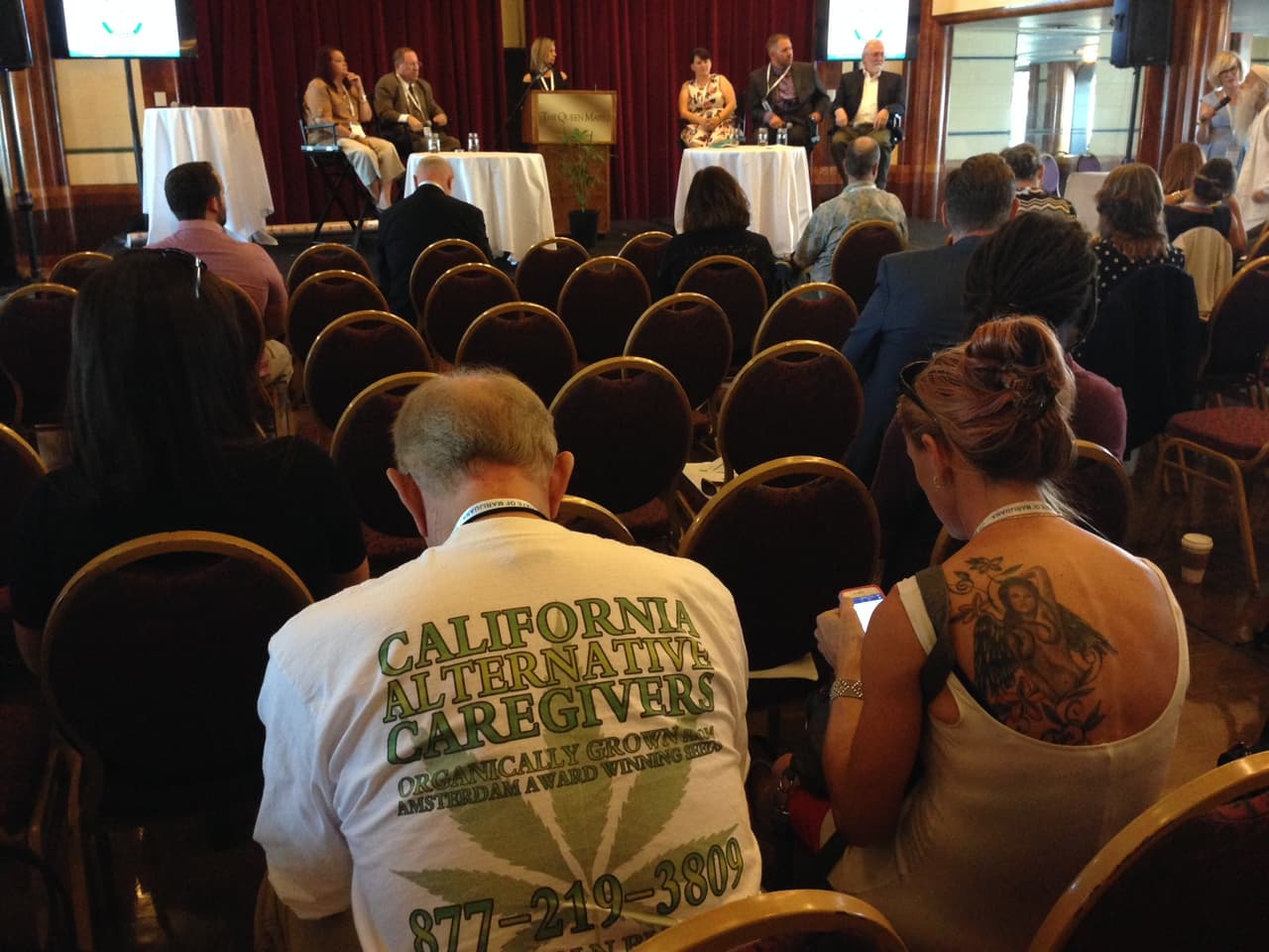 Conferencia sobre el uso de la marihuana para fines recreativos en la ciudad de Long Beach, California.