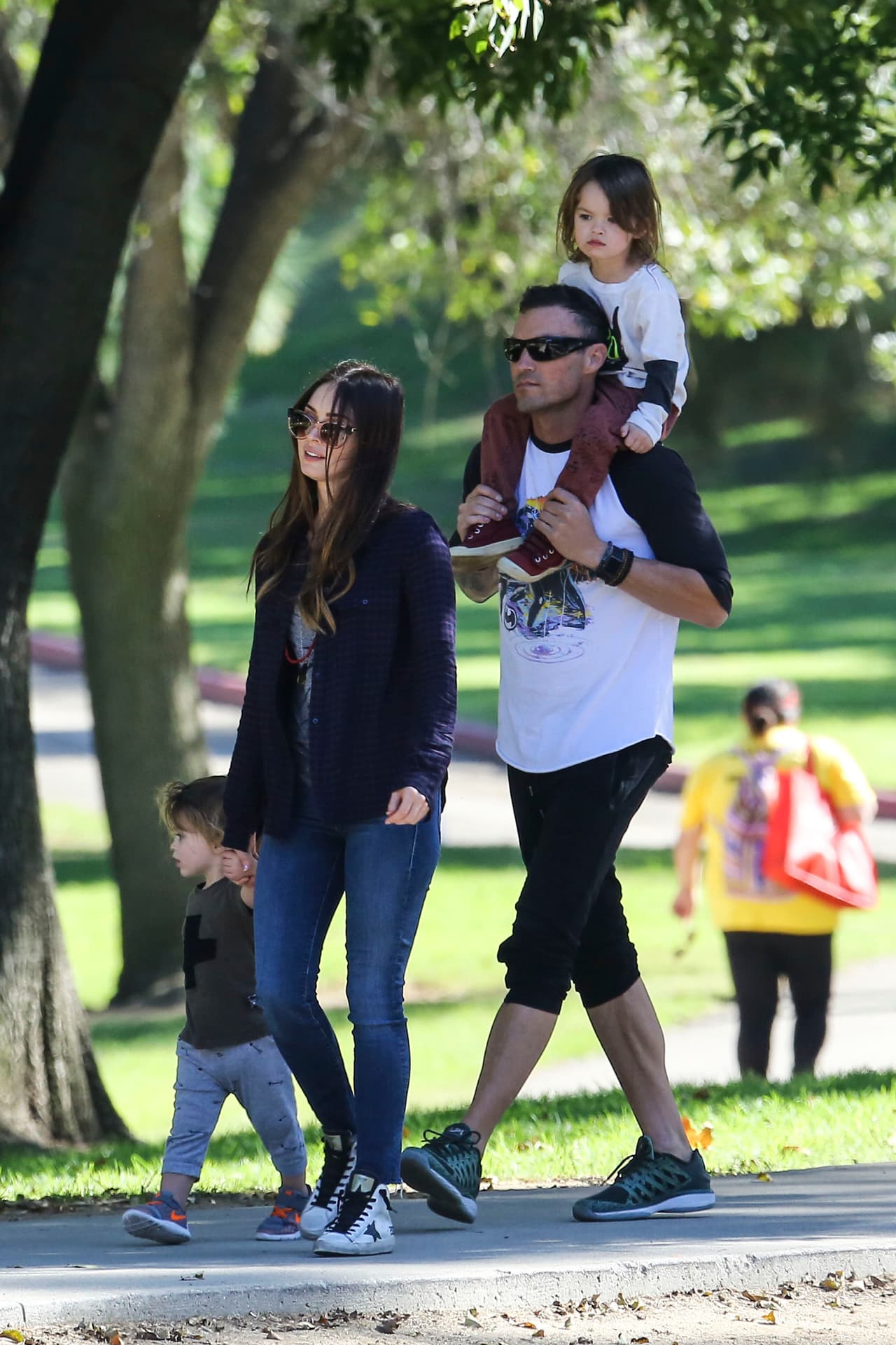 Aunque la pareja no se tomó de la mano, ellos hicieron lo posible para que sus hijos disfrutaran del paseo.