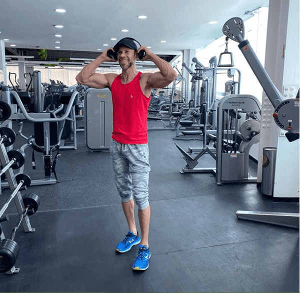 Luis Roberto Alves Zague, fue futbolista mexicano de ascendencia brasileña, su equipo más representativo fue el América.