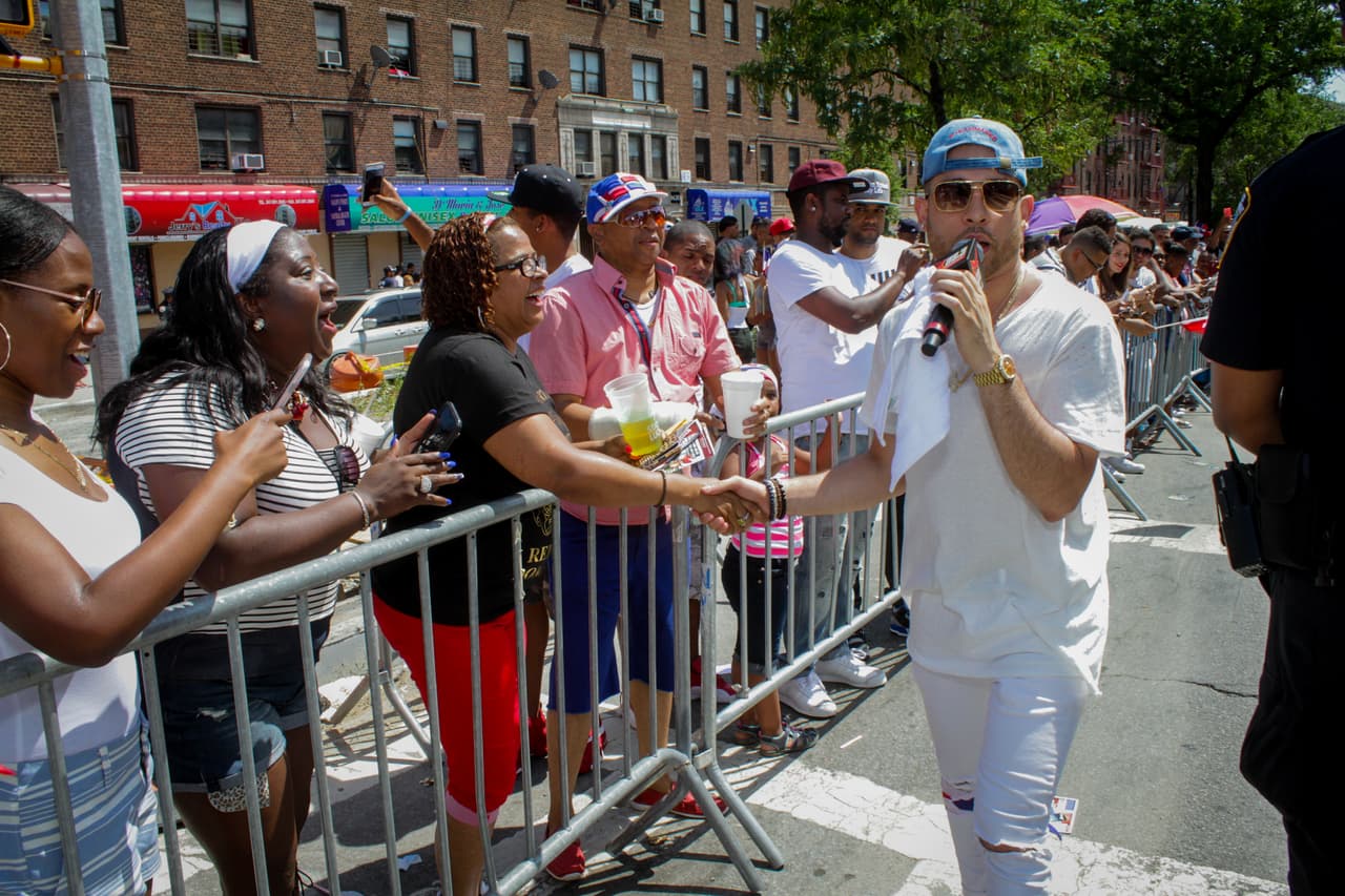La música, la alegría y el orgullo dominicano fueron los protagonistas del vigésimo séptimo Desfile Dominicano en el Bronx.