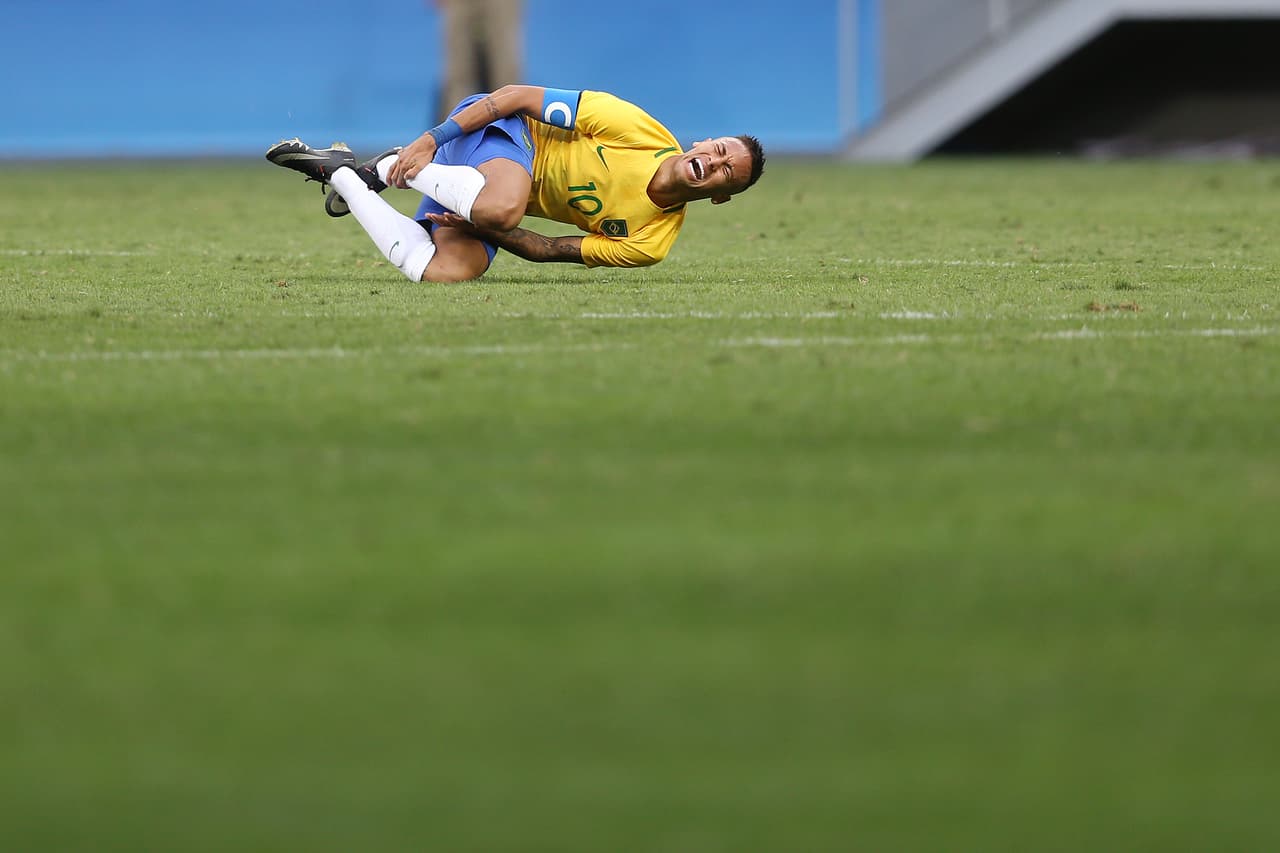 Neymar no está en ritmo de juego, admite preparador físico de Brasil
