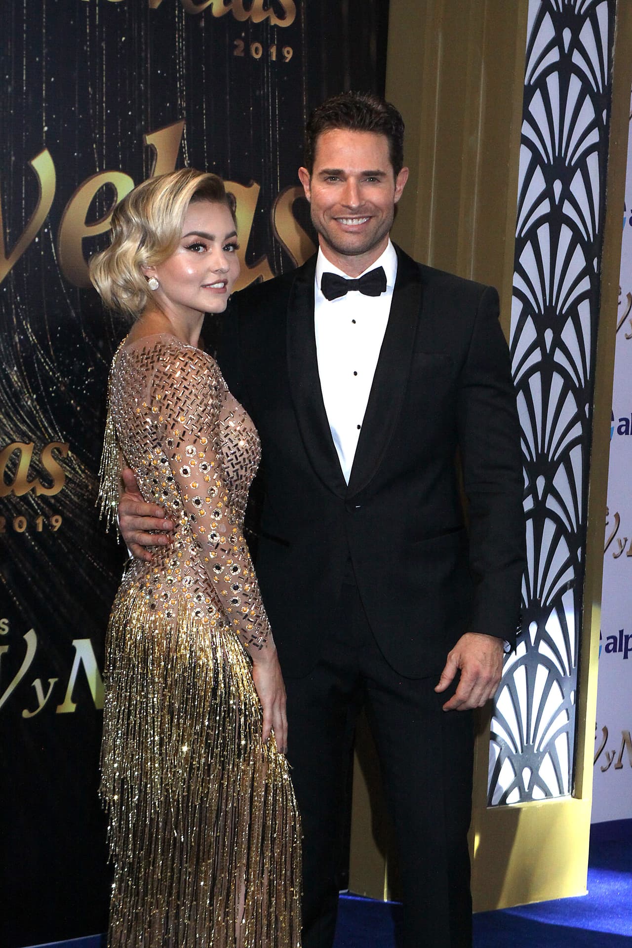 Actualmente Angelique Boyer, de 31 años, aún continua con
<b><a href="https://www.univision.com/famosos/te-sientes-bien-sebastian-rulli-queda-preocupado-por-la-broma-que-le-jugo-angelique-boyer-video" target="_blank">su relación con Sebastián Rulli</a></b>, de 44. Ambos aseguran haber quedado flechados cuando fueron protagonistas del melodrama
<b><a href="https://www.univision.com/programas/novelas/4-anos-despues-de-su-estreno-asi-recordamos-la-telenovela-lo-que-la-vida-me-robo-fotos#ebfba5040001" target="_blank">Lo Que La Vida Me Robó</a></b> (2014).
<br>