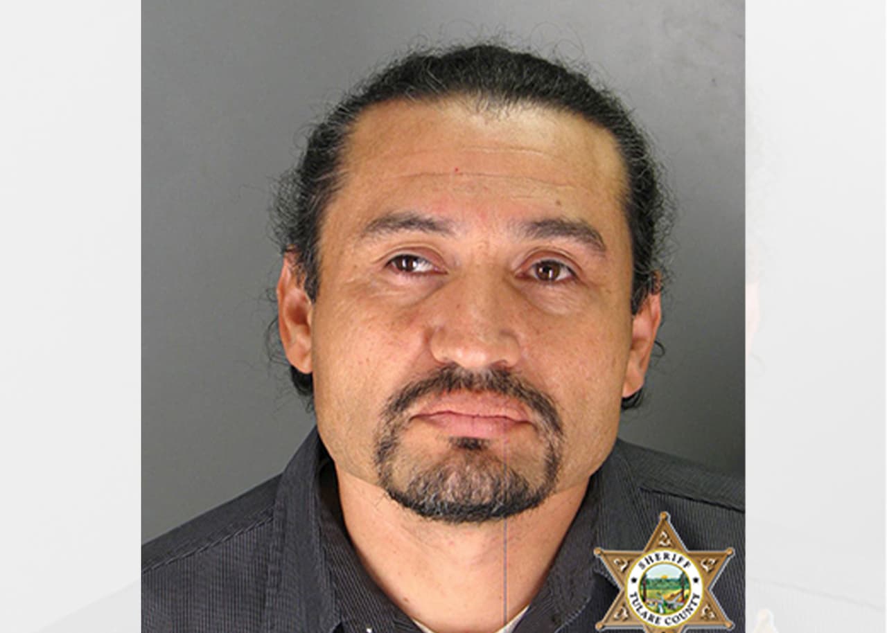 Gilberto González Salinas tiene 53 años y es originario de la localidad de Terrabella. Es buscado por las autoridades por violencia doméstica y por no haberse registrado como delincuente sexual cuando fue requerido.