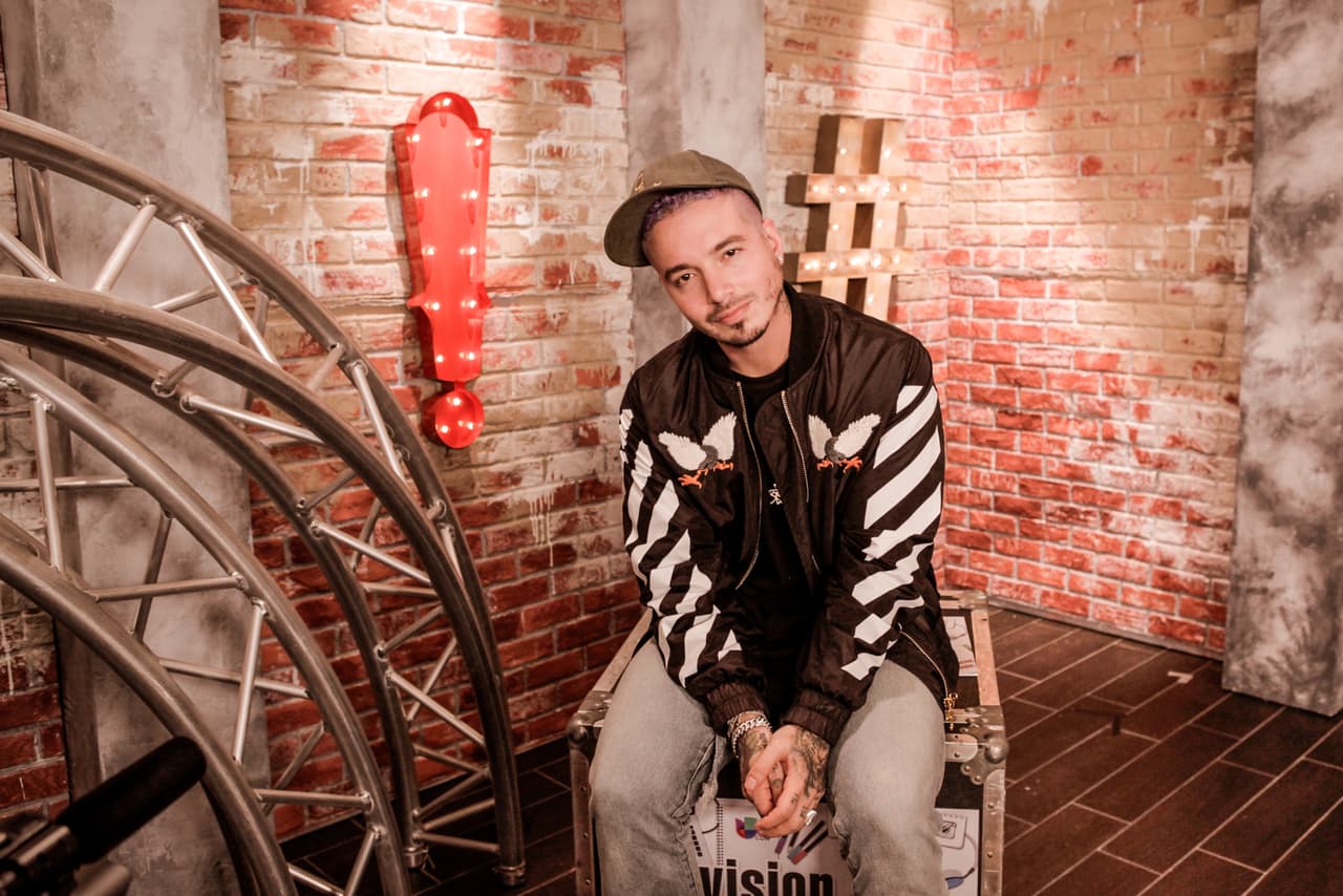 J Balvin también viene con cinco nominaciones este año.