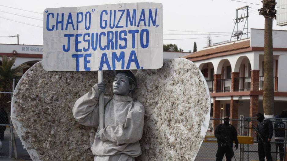 Afuera de la cárcel Cefereso 9, en Juárez, en diciembre de 2016, los Ángeles Mensajeros plasmaban su mensaje de redención dirigido a “El Chapo” Guzmán y su familia.