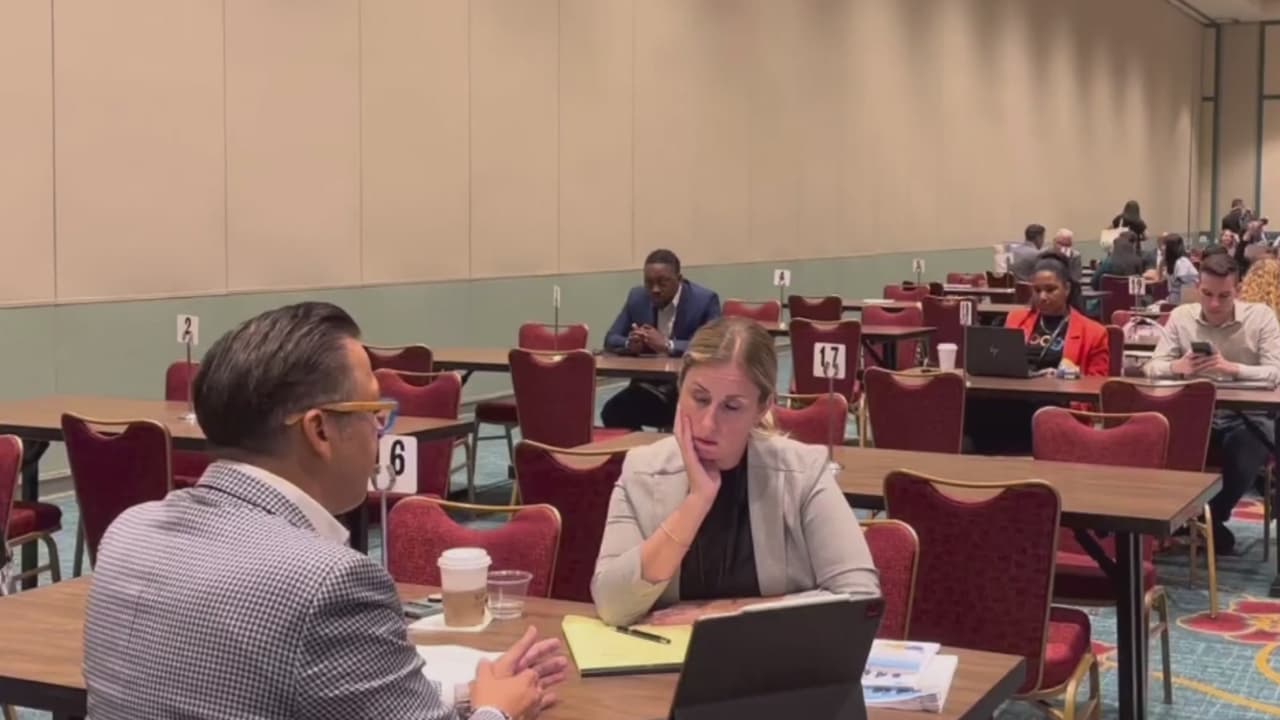 Asesoría sobre ley SB-1718 y otros desafíos: asisten a pequeñas empresas en Orlando