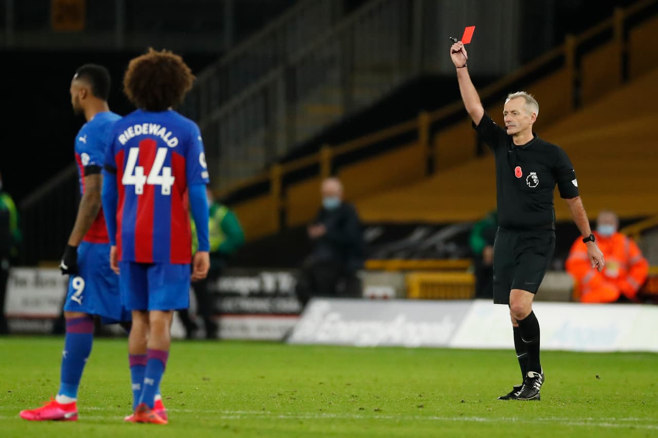 Expulsión más rápida – En 2008, David Pratt batió el récord Giuseppe Lorenzo que fue expulsado apenas a los primeros 10 segundos del encuentro por una agresión.