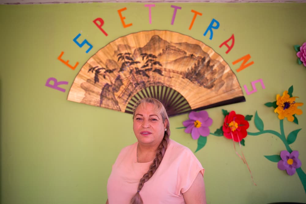 <b>Grecia Herrera, fundadora del albergue Respetttrans, para mujeres transgénero. </b>El albergue nació en 2018, cuando las caravanas de migrantes centroamericanos se llenaron de personas de la comunidad que viajaron a Estados Unidos para pedir asilo. Antes de la pandemia, el albergue llegó a tener entre 70 y 120 personas en sus espacios. Cuando el covid-19 arreció, cuenta que ese número bajó fuertemente hasta un máximo de 30 personas bajo su techo.