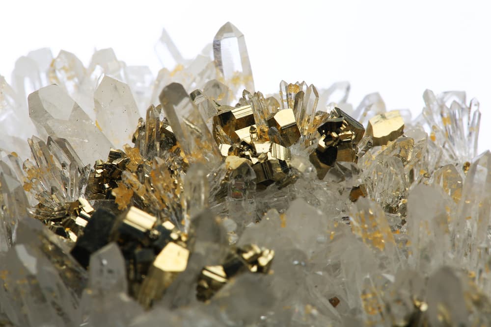 Se cree además que cura los problemas del sistema digestivo, y acompaña muy bien las dietas y regímenes de desintoxicación, activando además el funcionamiento del hígado y el páncreas.