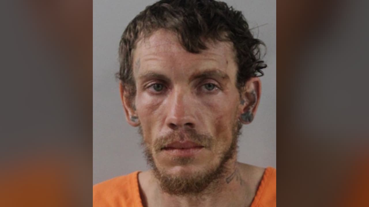 Detienen a sospechoso de asesinar a anciano para robarle su automóvil en el condado de Polk 