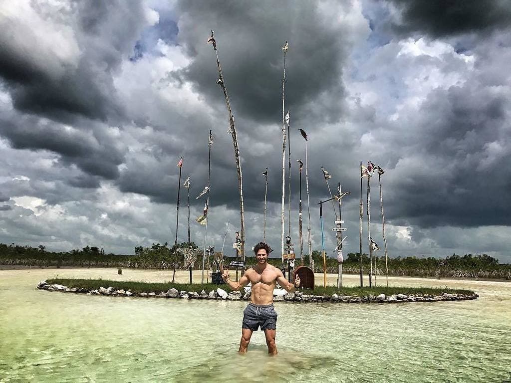 El que decidió quedarse en territorio mexicano fue el actor 
<b><a href="http://www.univision.com/temas/sebastian-rulli">Sebastián Rulli</a></b>, esta imagen la compartió en sus redes sociales hace algunos días, mientras disfrutaba las playas de Bacalar, esto en el estado de Quintana Roo.