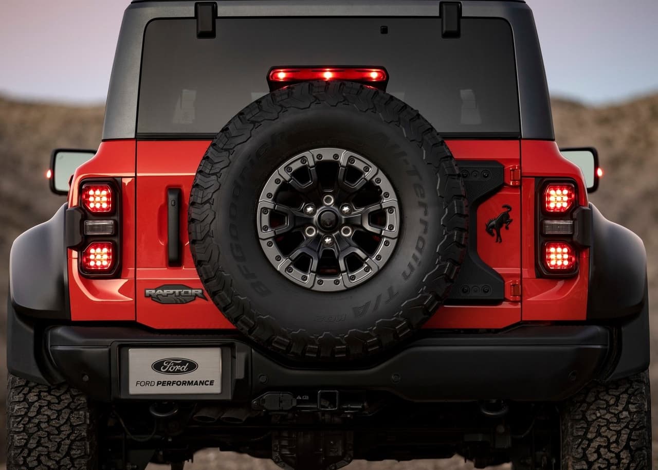 Ford recientemente presentó a la nueva integrante en su familia de SUVs: la Ford Bronco Raptor 2022.