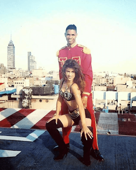 La canción fue un éxito de aquella década. El General la interpretó junto a Anayka, quien fue su pareja sentimental durante 12 años.