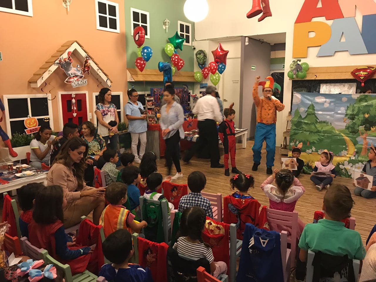 A la fiesta no fue invitado Giovanni Medina, padre del pequeño hijo de Ninel Conde.