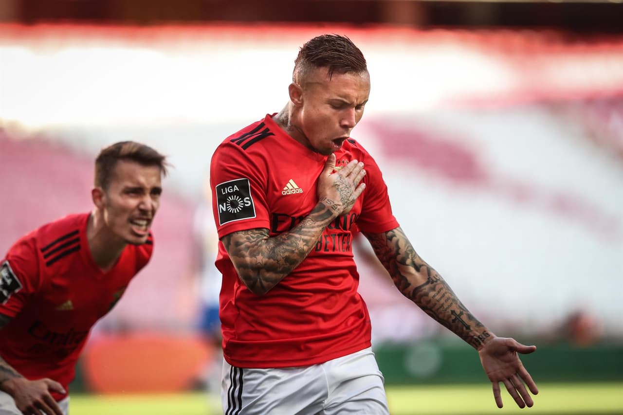 El Porto no puede ante el Benfica y se van con empate 1-1 durante la Jornada 31 de la Primeira Liga. Everton Souza Soares abrió el marcador para los locales al minuto 23, ya entrada la segunda parte del partido, fue Mateus Uribe quien igualó el marcador y logró salvar un punto para los 'Dragones Azules'.