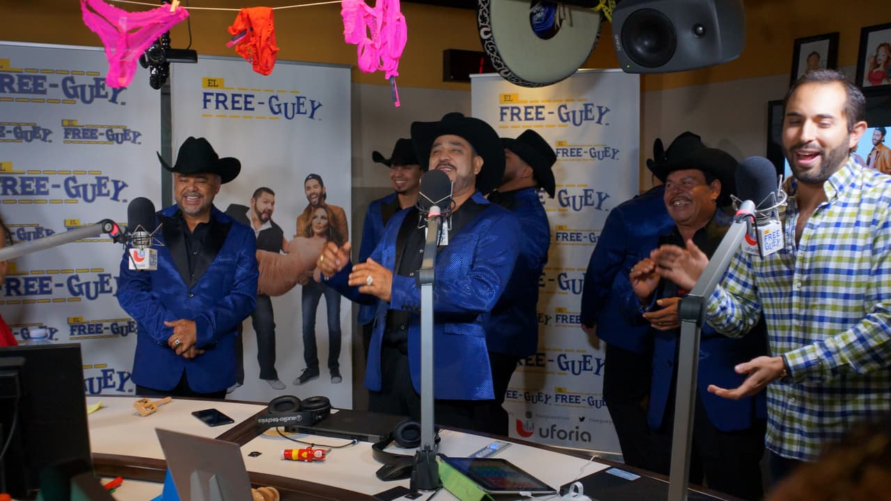 Los tres locutores se la pasaron 🎶 "fine, fine, fine, very good, very good, very good, very, very, very, very good" 🎶 con Los Rieleros de Norte.