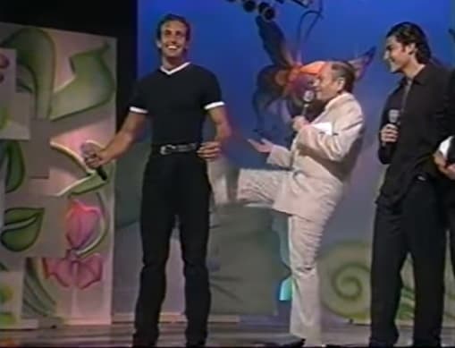 Gabriel Soto, como cantante del grupo 'Kairo', también recibió el visto bueno de Raúl Velasco. 
<br>