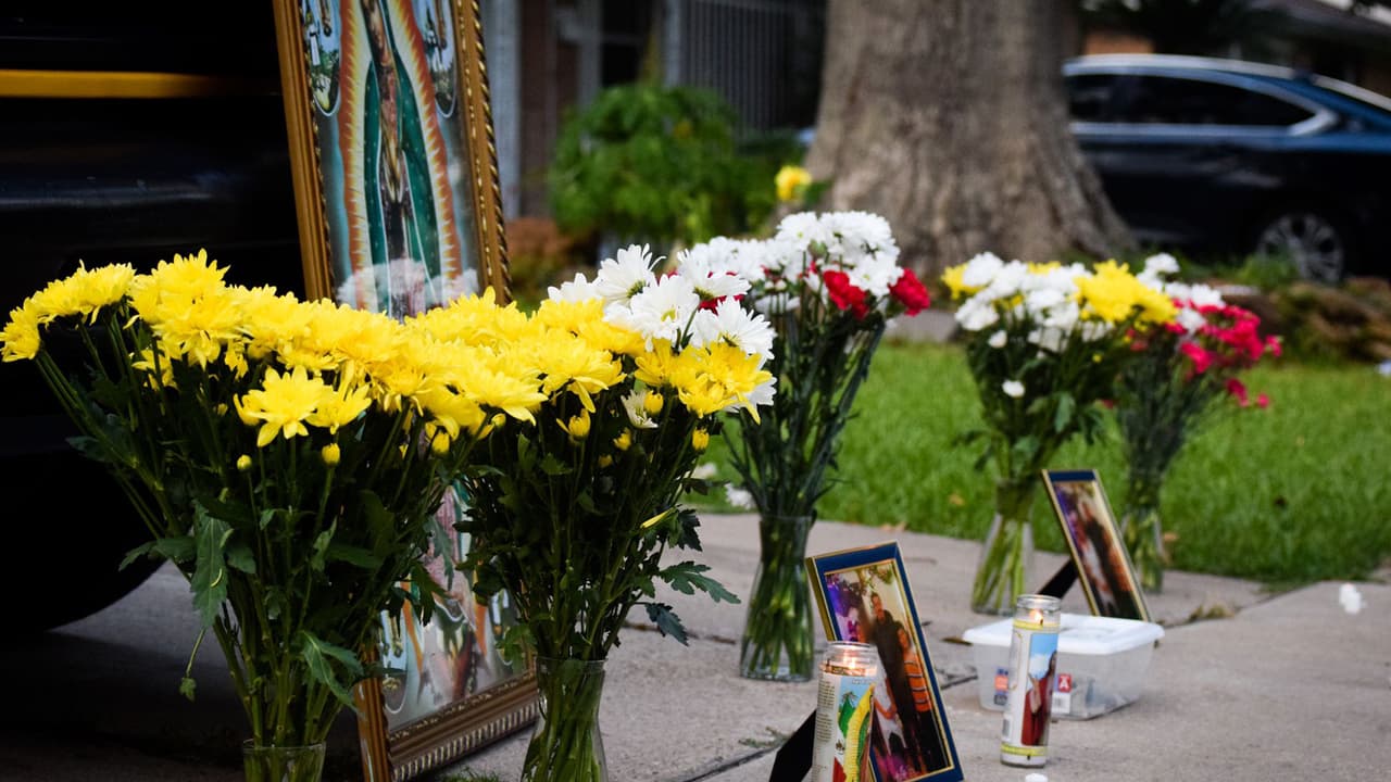 Sus seres queridos 
<a href="https://www.univision.com/local/houston-kxln/jairo-escano-elvira-yah-isabel-violencia-domestica-incendio-muerte-vigilia-houston-fotos">hicieron una vigilia por la memoria de las víctimas</a>. Describieron a la pareja como trabajadora y que querían salir adelante económicamente.