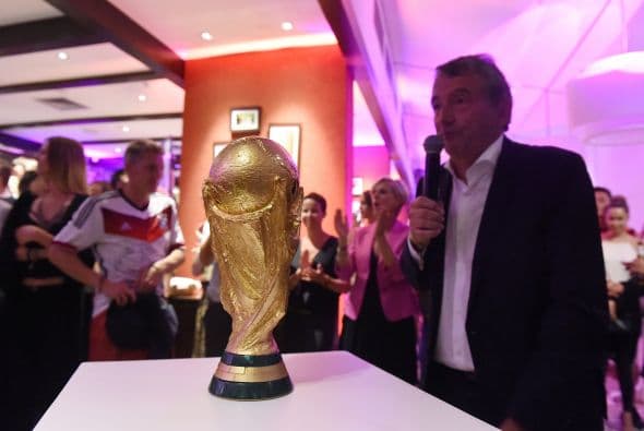 No podía faltar el momento protocolario, en el que Wolfgang Niersbach, el presidente de la Federación Alemana de Fútbol se dirigió a los campeones del mundo.